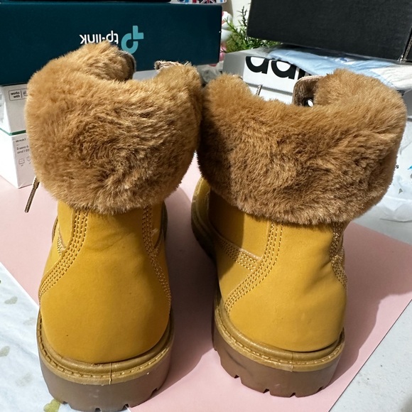 Charlotte Russe Women's Size 7 Chukka Boots Tan Fur Ankle Lace New - Picture 4 of 6